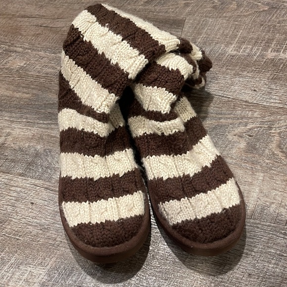 UGG Sweater Boots - Picture 4 of 6